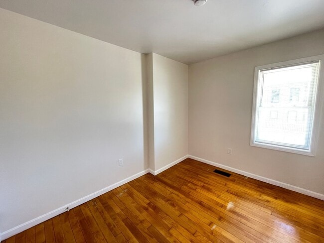 Building Photo - 31 Front St