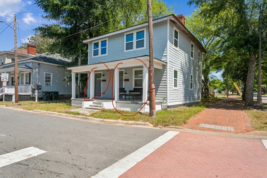 Building Photo - 502 W 48th St