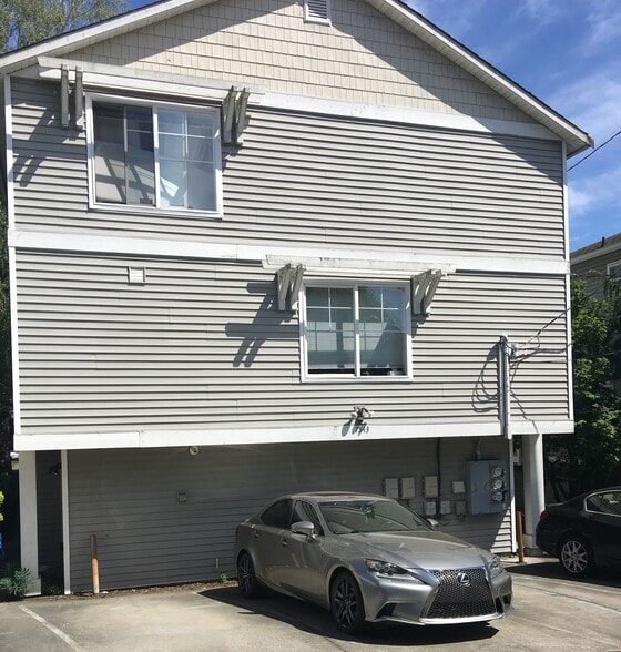 Building Photo - 7543 11th Ave NE #B