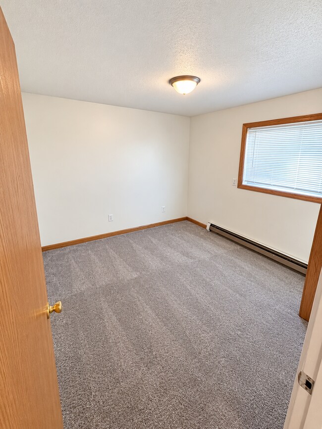 Building Photo - Affordable 2 bedroom apartment available now.
