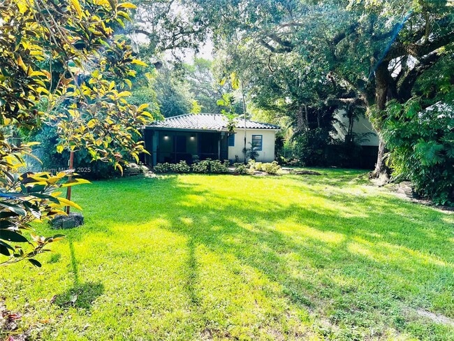 Building Photo - 4724 SW 64th Ct