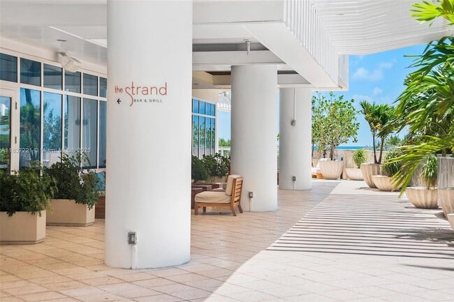 Building Photo - 6801 Collins Ave