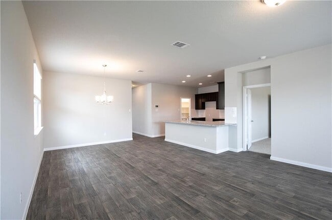 Building Photo - 505 Naset Dr