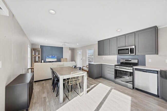 Building Photo - 3230 Smith St