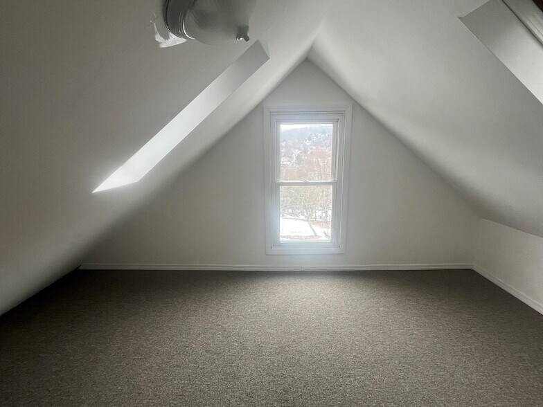 Building Photo - 14 Cherry St