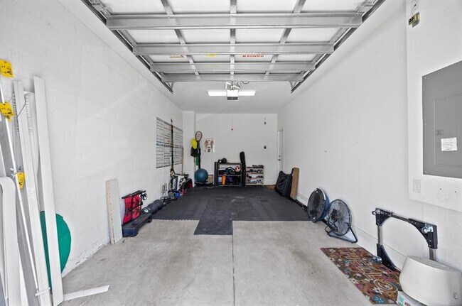 Building Photo - 369 NW 8th Ct