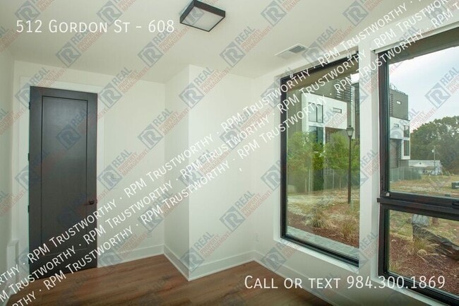 Building Photo - 512 Gordon St