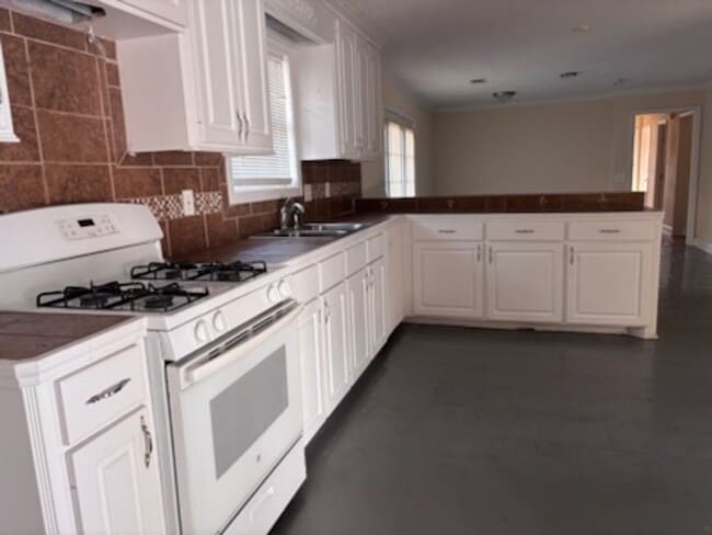 Building Photo - 304 Catalina Cir