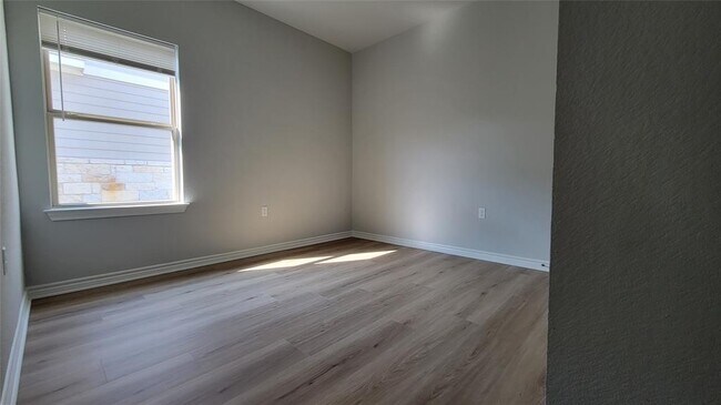 Building Photo - 1311 Hazleton Cove
