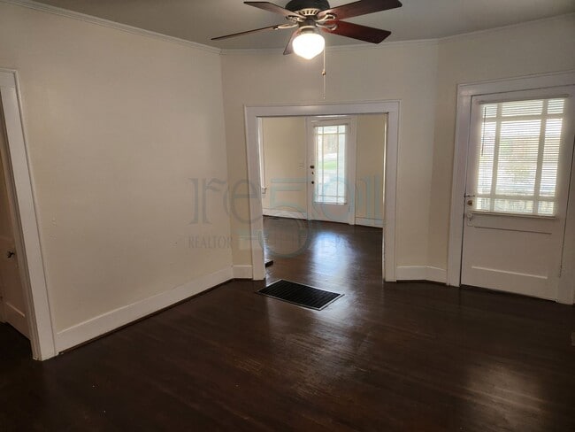 Building Photo - This Hillcrest Bungalow is just what you w...