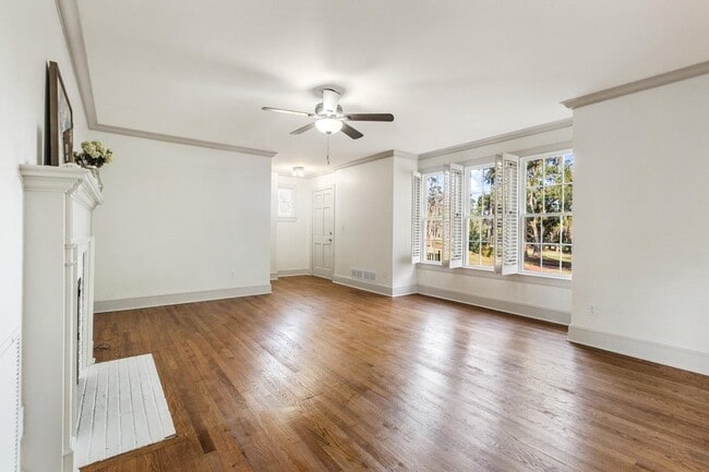 Building Photo - 2014 Golf Terrace Dr