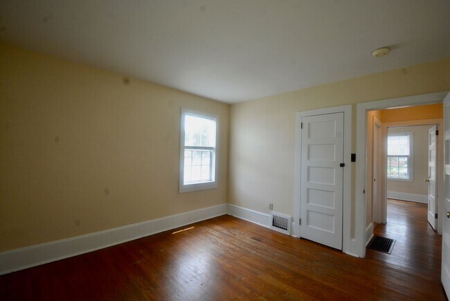 Building Photo - This one is Perfect!! It's a 2 Bedroom Single-Family Home with a Garage in Smyrna