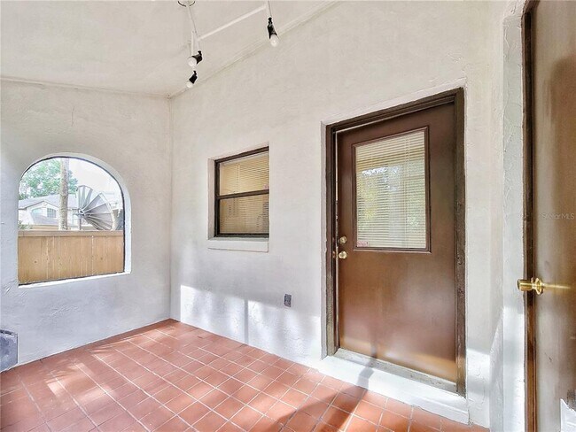 Building Photo - 2635 SW 35th Pl