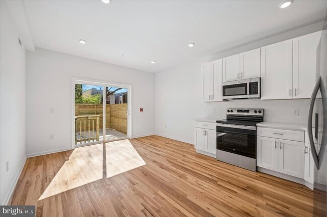 Building Photo - 1645 N Marshall St