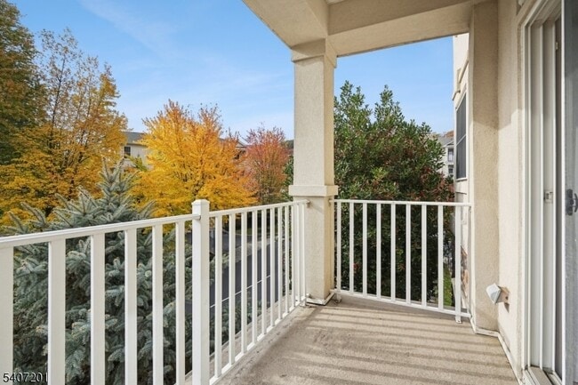 Building Photo - 806 Holly Ln