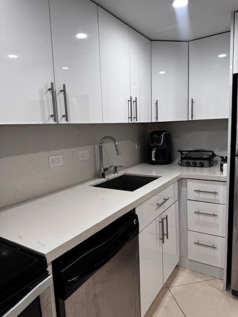 Building Photo - 20505 E Country Club Dr