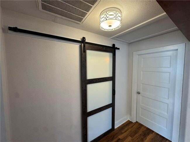 Building Photo - 320 S Washington Ave