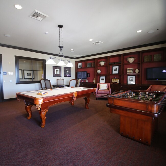 Association Game room - 563 Sunshow Ct