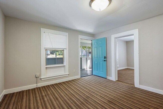 Building Photo - 184 Dahlia Ave NW