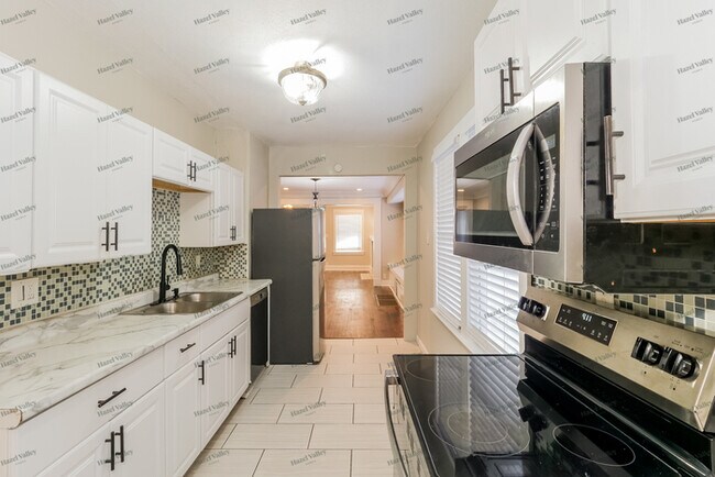 Building Photo - 3936 College Ave