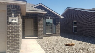 Building Photo - 3 Bedroom 2 bath home!