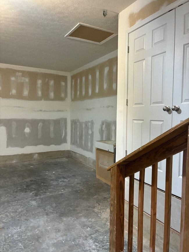 Building Photo - 102 Sparrow Ct