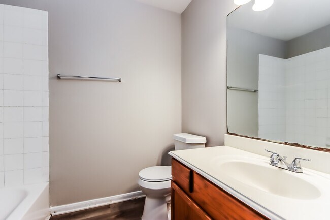 Building Photo - 1111 Richcrest Dr