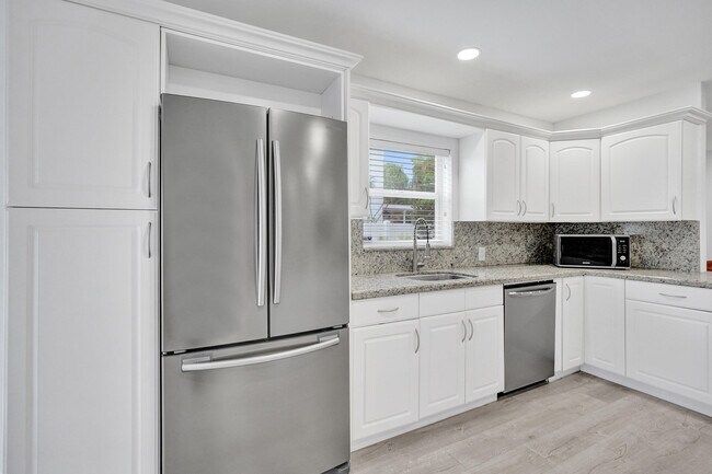 Building Photo - 3018 Spanish Trail