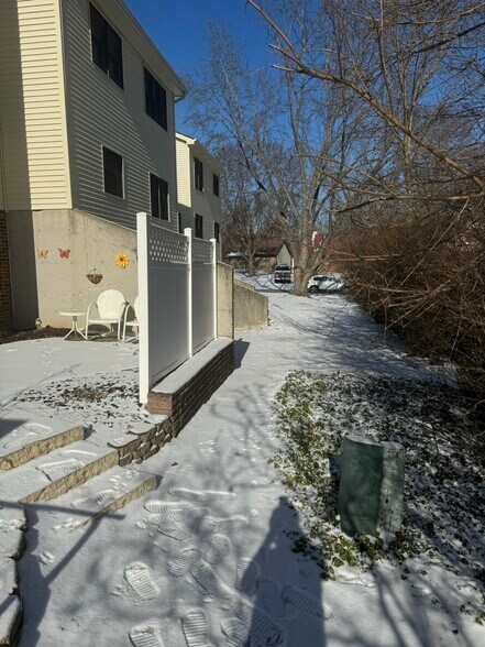 Building Photo - 7S485 Lynn Dr