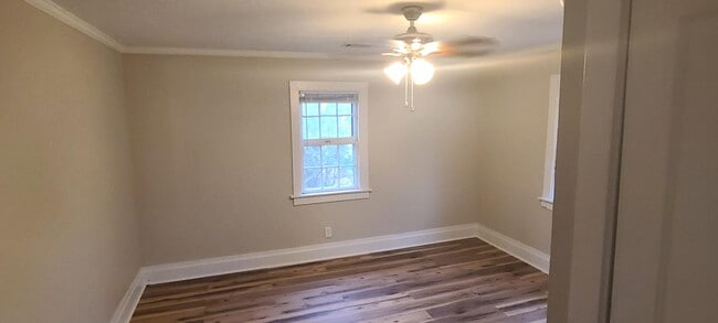 Building Photo - 710 Jefferson Dr