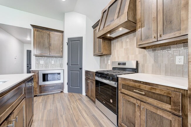 Building Photo - Brand New Home In Mustang!