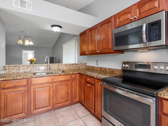 Building Photo - 744 Aquatic Dr