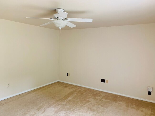 Building Photo - Issaquah 4 bd 3 bath single family house f...