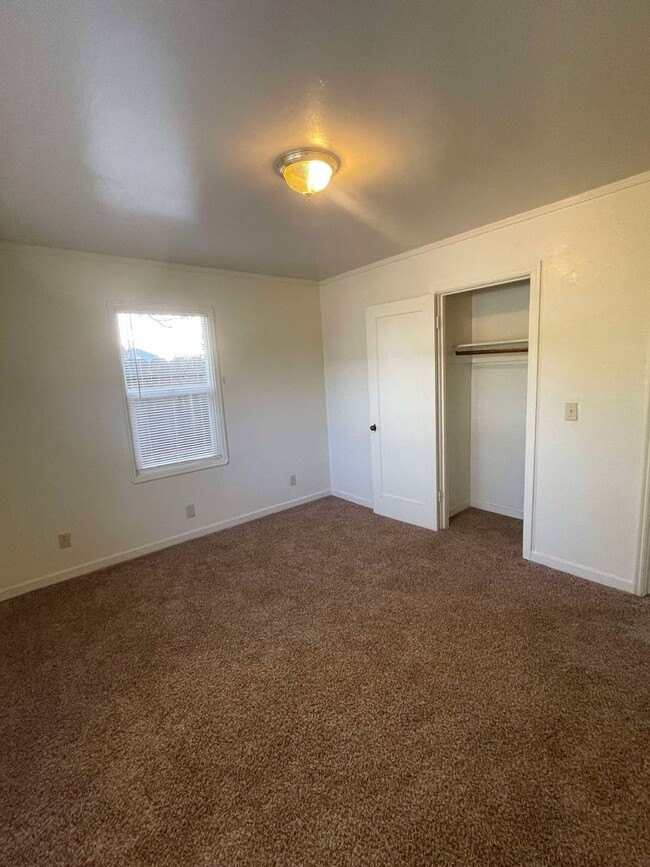 Building Photo - Lovely Two Bedroom Home on E. 5th Ave with...