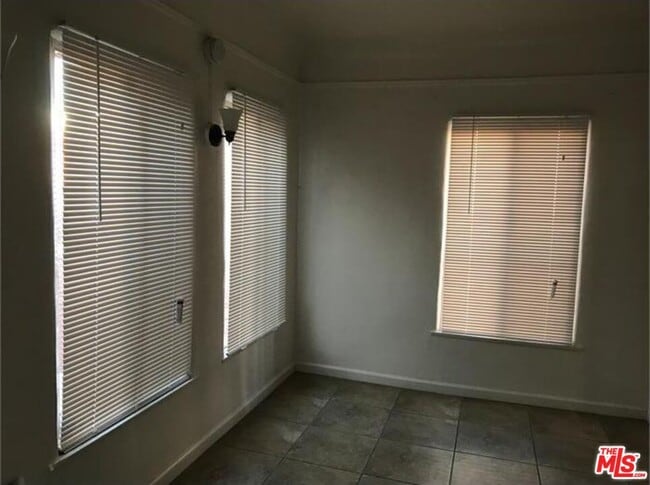 Building Photo - 246 N Alvarado St