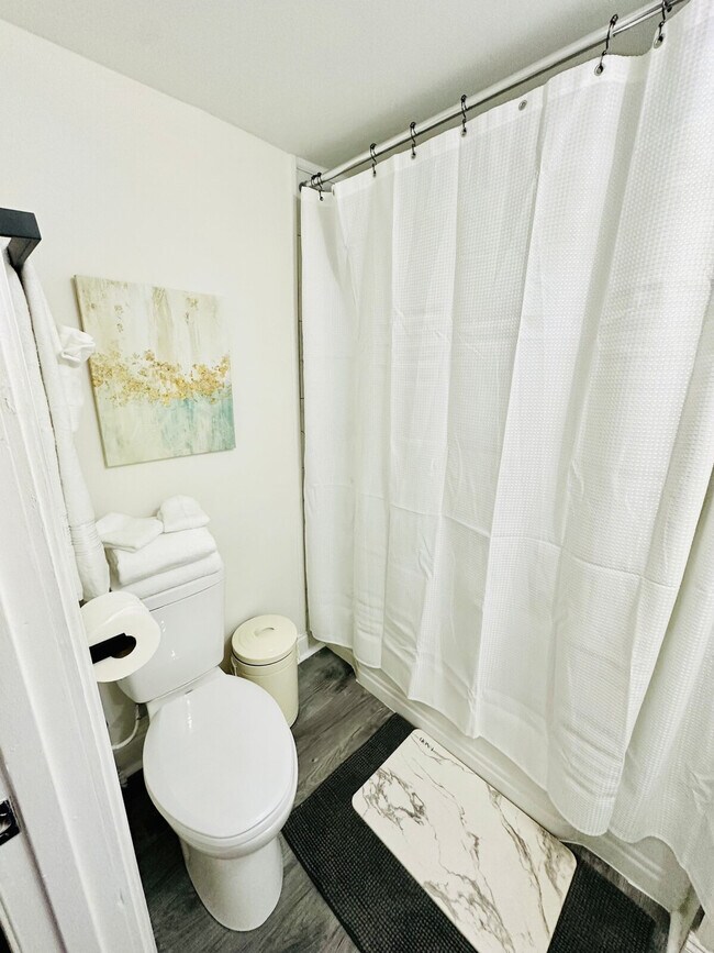 Building Photo - 231 Rogers Ave