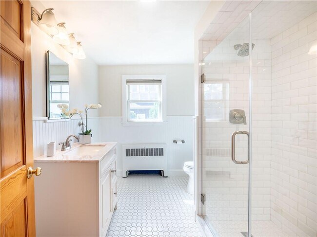 Building Photo - 573 Wolcott Ave