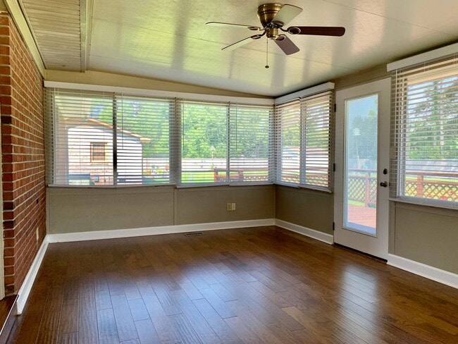 Building Photo - Charming Updated Home, Quiet Street Near Base, Fenced Yard!