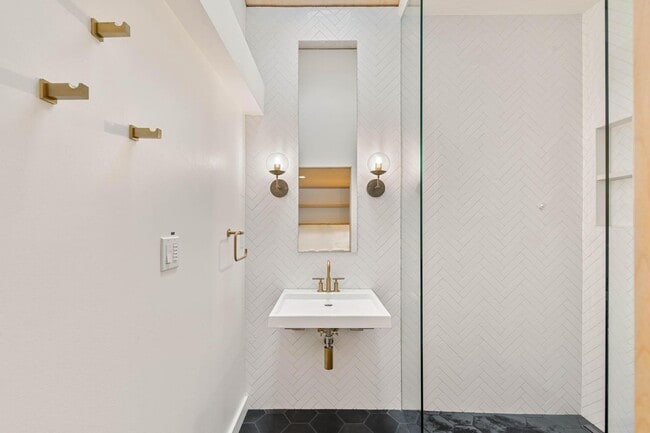 Building Photo - Beautiful, modern 4-bdrm/2-bath home in Concordia—Private, urban sanctuary w/ flex spaces