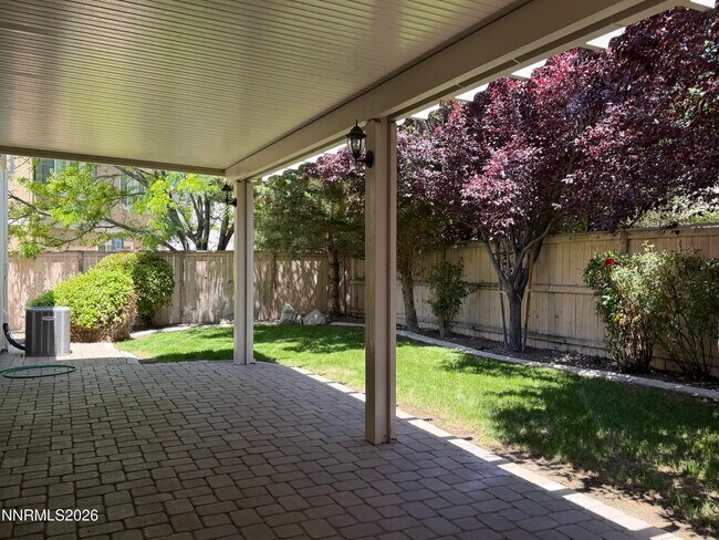 Building Photo - 10890 Oakhaven Dr
