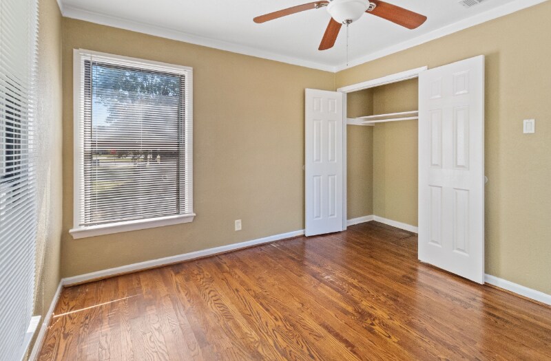 Building Photo - 10911 Visalia Dr