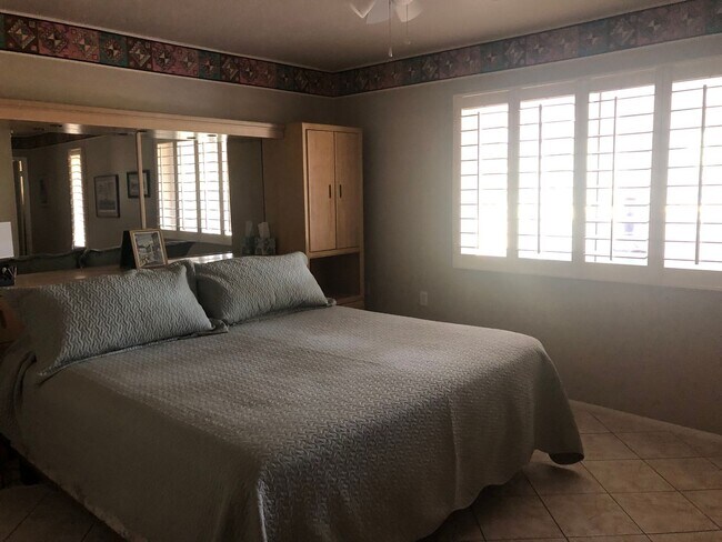 Building Photo - Amazing Golf Course Views in Leisure World a 45+ Active Adult Resort Community.  Available June t...