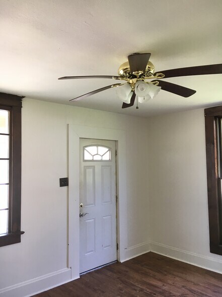 Building Photo - 1006 N 4th St