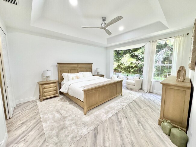Building Photo - ** COLONADE ** PARK SHORE ** MOORINGS ** 3...