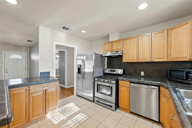 Building Photo - 2631 W 45th St
