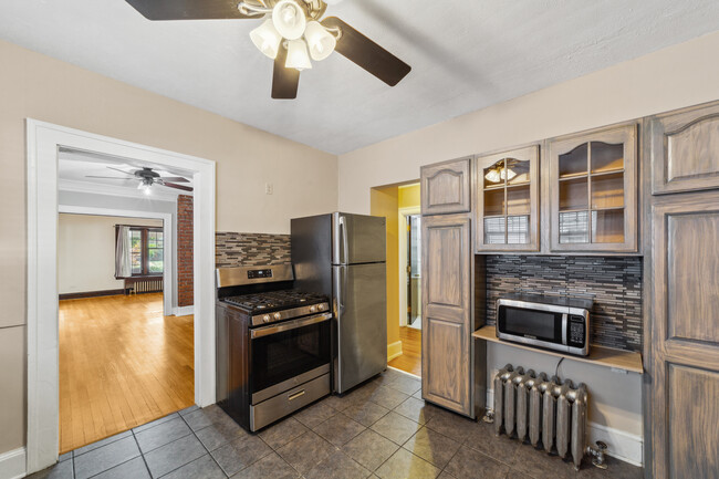 Kitchen - 10206 Clifton Blvd