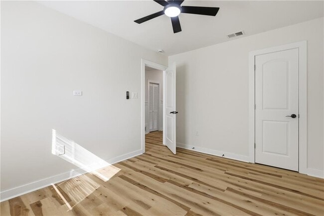 Building Photo - 19 Robin Hood Dr