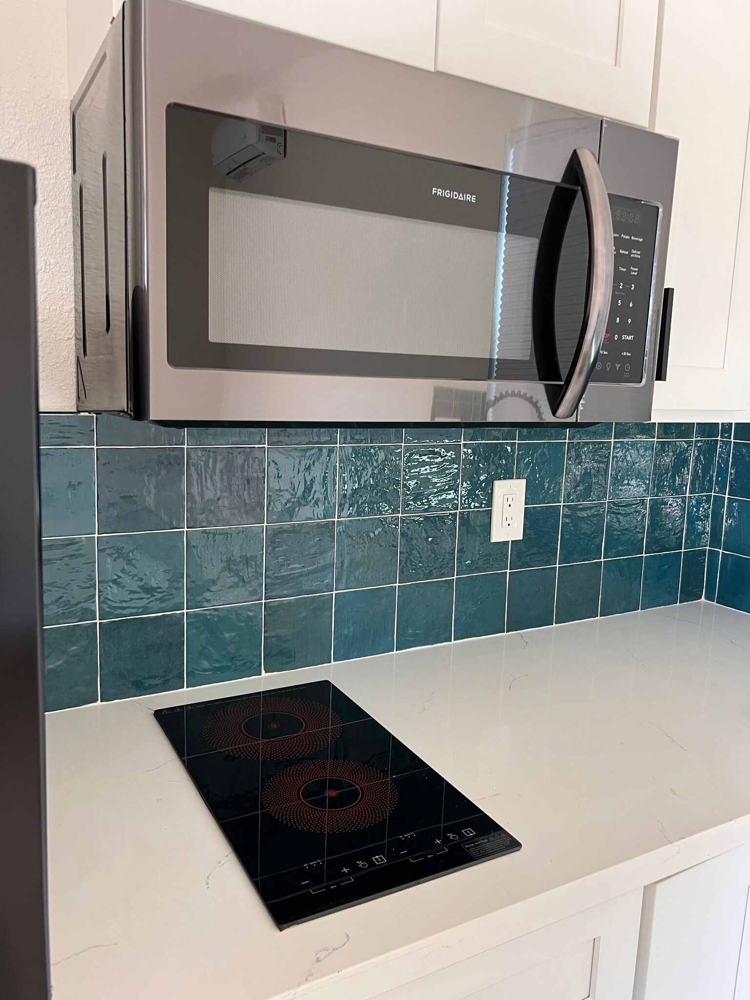 Electric 2 burner stove top - 1219 Laurel St