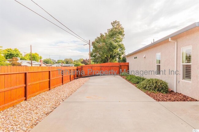 Building Photo - Beautiful 3 bedroom 2 bath home in Red Bluff