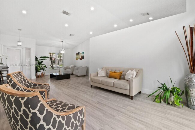Building Photo - 1820 SW 135th Way